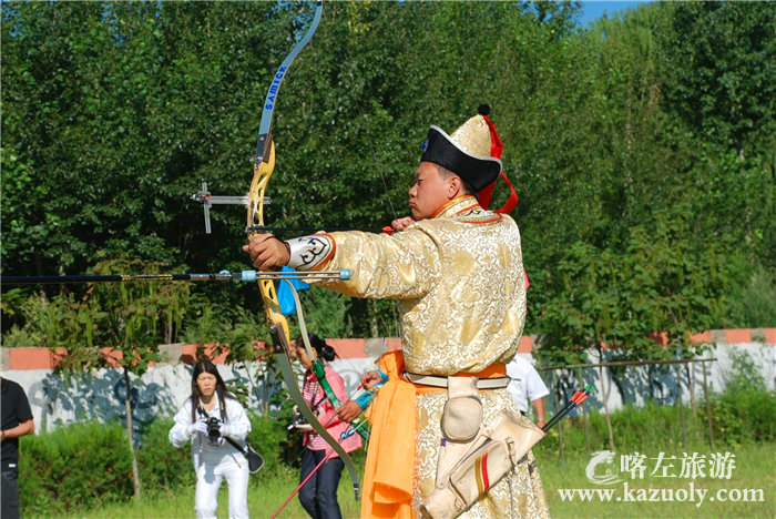 官大海那达慕大会.jpg